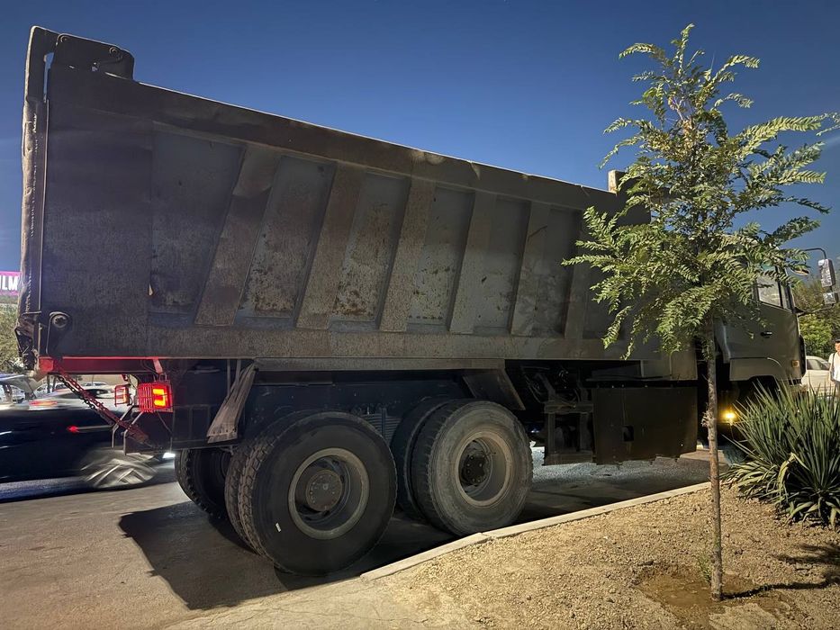 Cams zavod gaz 2013 yilli. Probegi 300.000 moshina ishlab turibti.