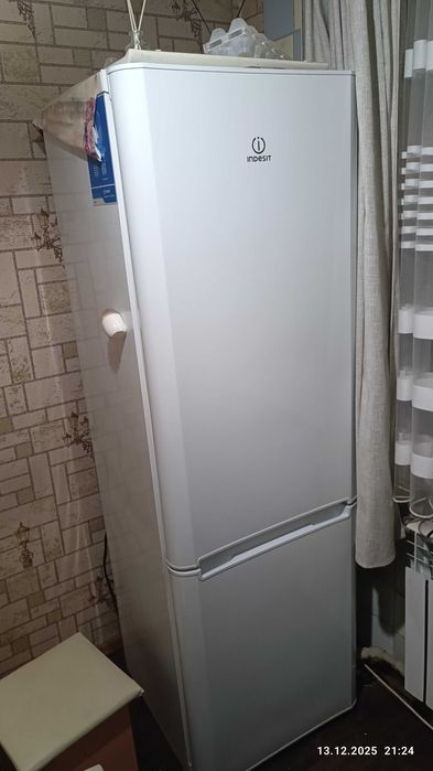 Рабочий Продам Холодильник Indesit BIA18, 339 л, класс A