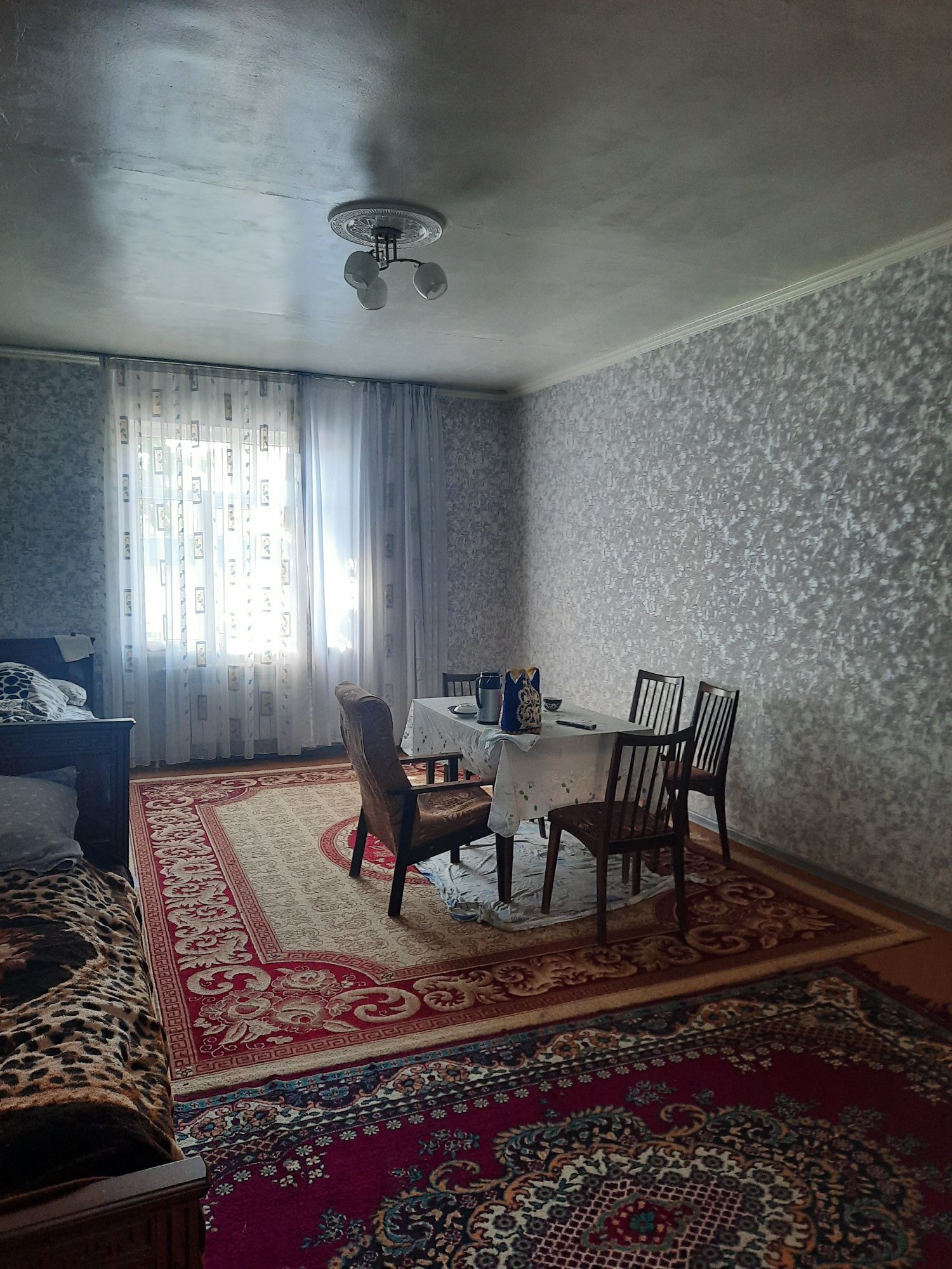 Hovli sotiladi 6 sotix,4 xona