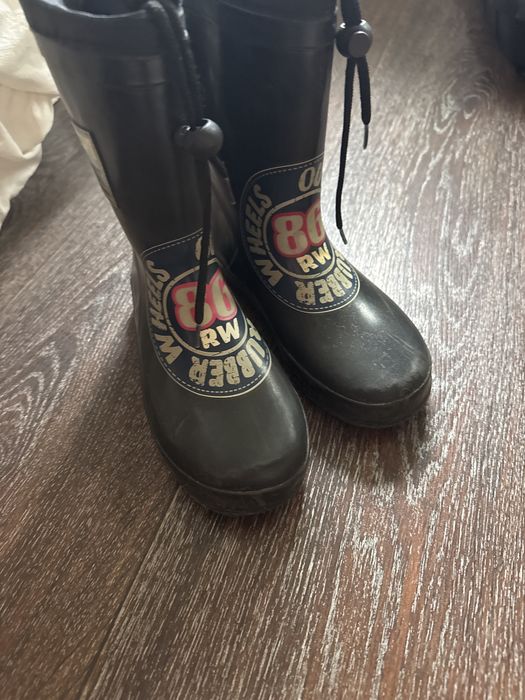 Отдам даром резиновые сапоги
