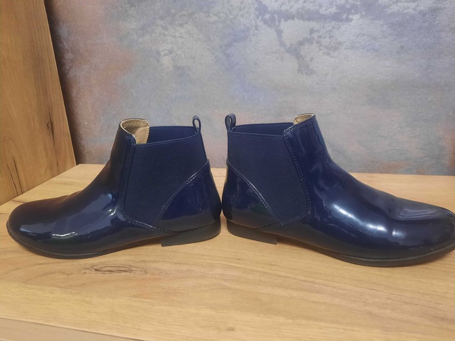 Incaltaminte cizmulite de fetita, marca Zara, marimea 33