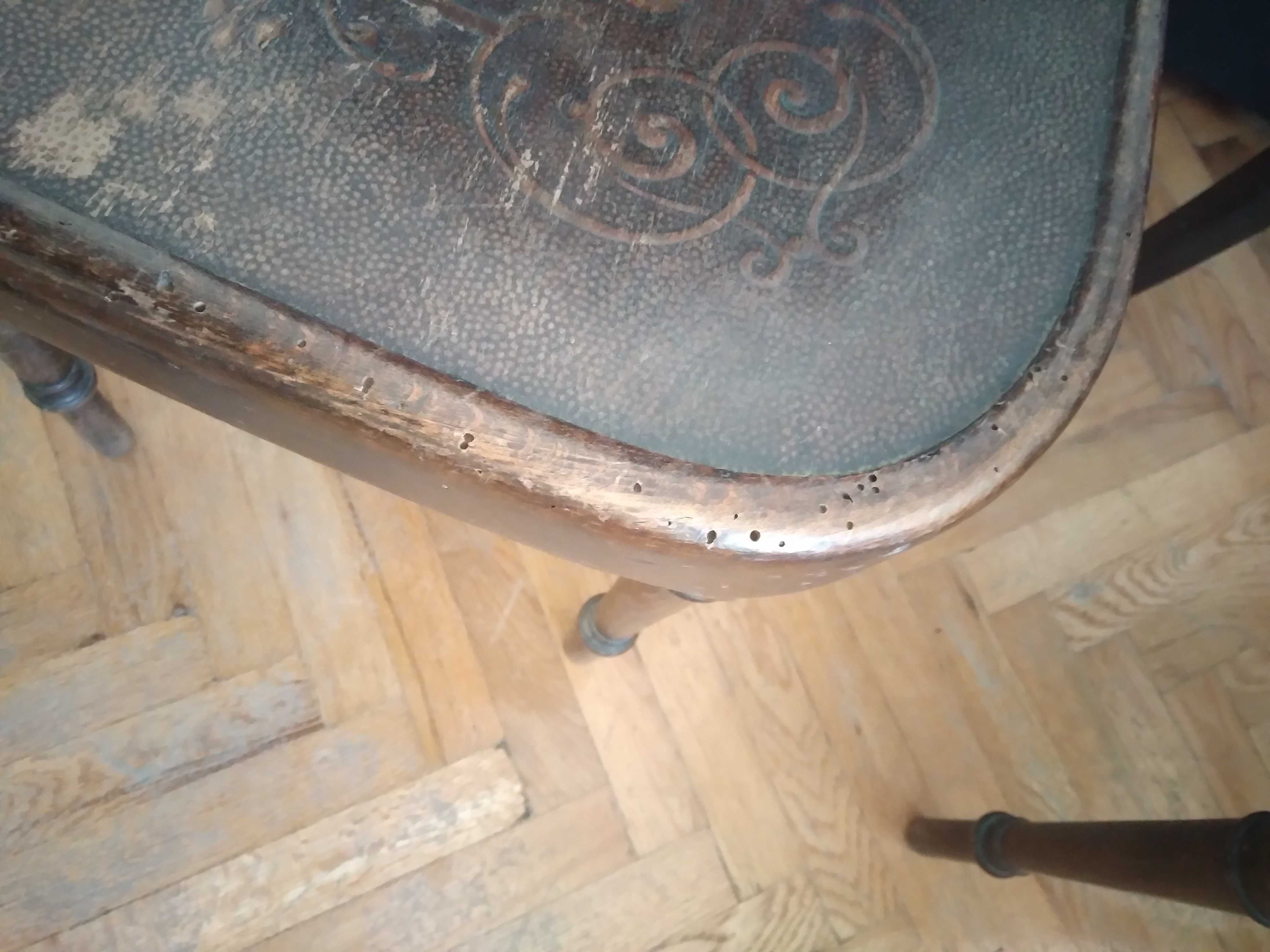 Три стари столове Thonet, виенски