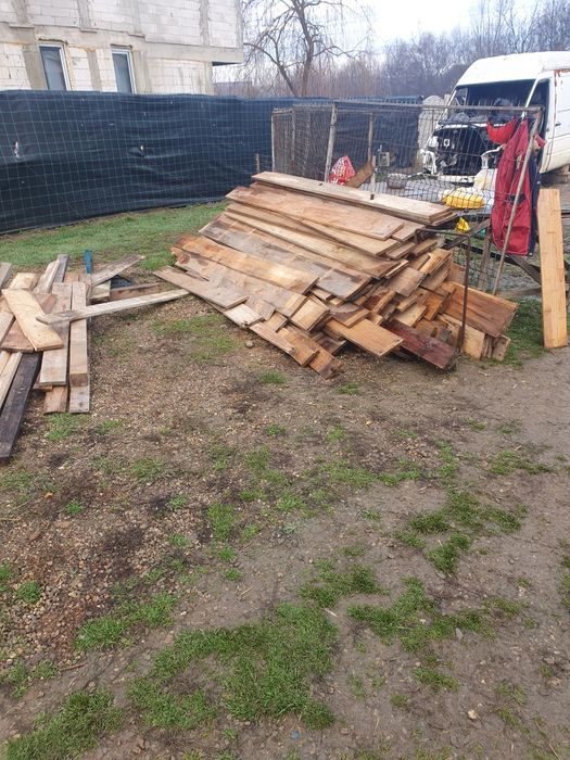 Vând scândură și fier pentru construcții