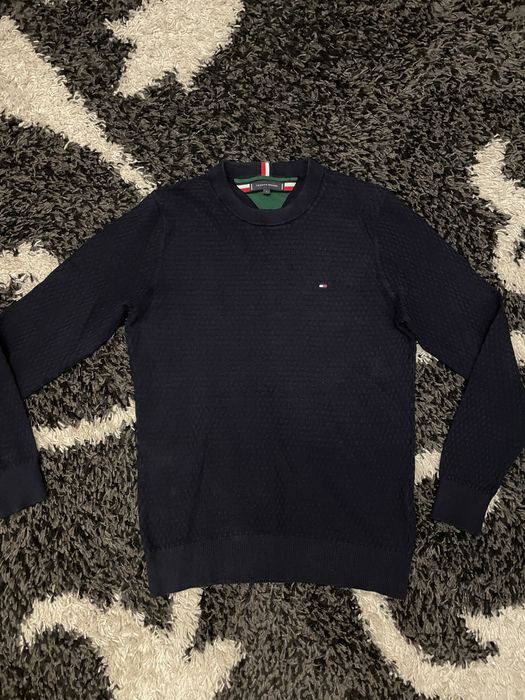 Чисто нов пуловер на Tommy hifiger