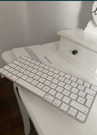 Vând tastatură Apple A 1644