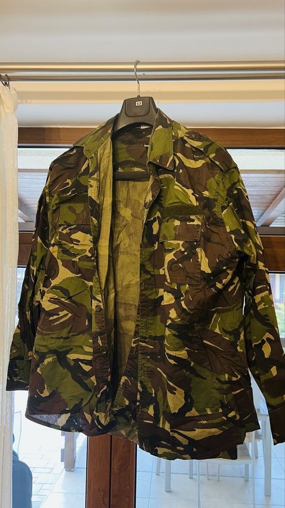 Vand costum militar marimea 52