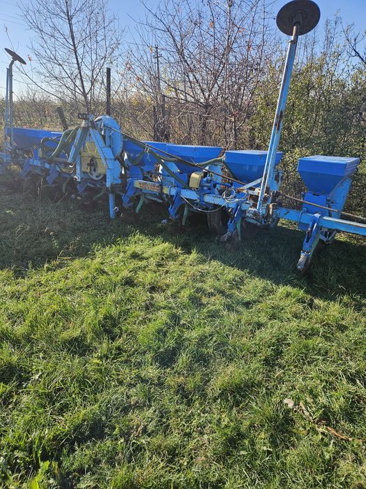 Semanatoare SPC 8 cu fertilizare de Mecanica Piatra Neamt