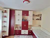 Mobila pt camera ,pat de o persoana ,comoda ,birou pe colt,etajere