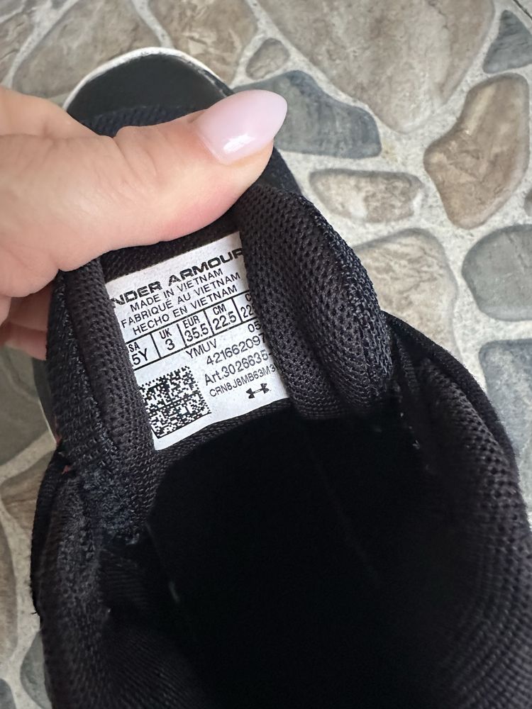 Юношески маратонки Under Armour