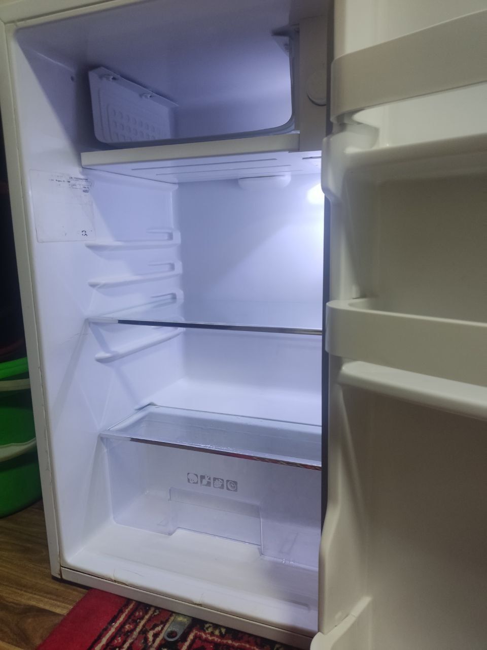 Маленький удобный холодильник Артел