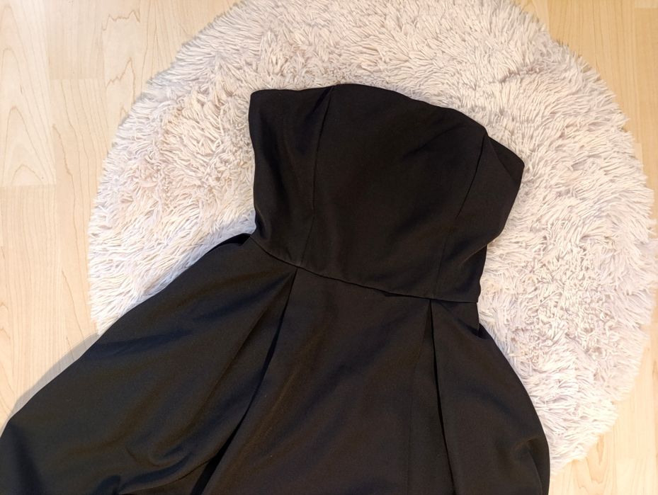 Малка черна рокля