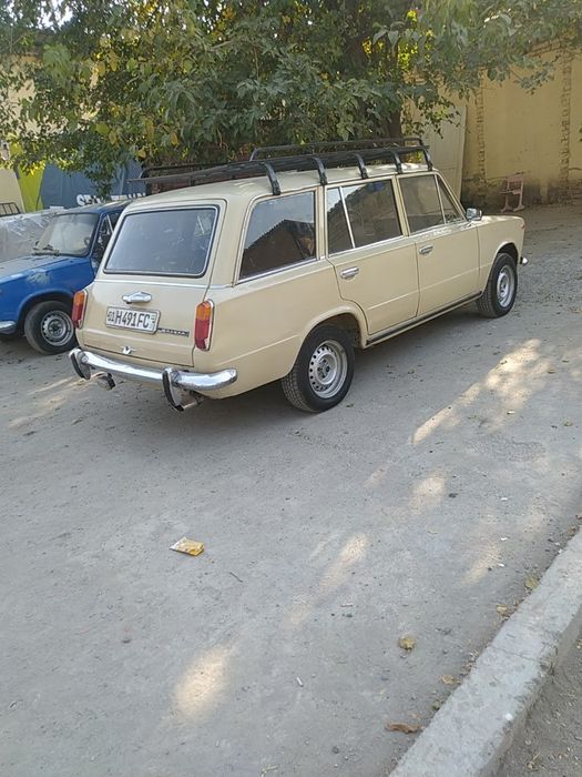 Vaz 2102 sotiladi srochno