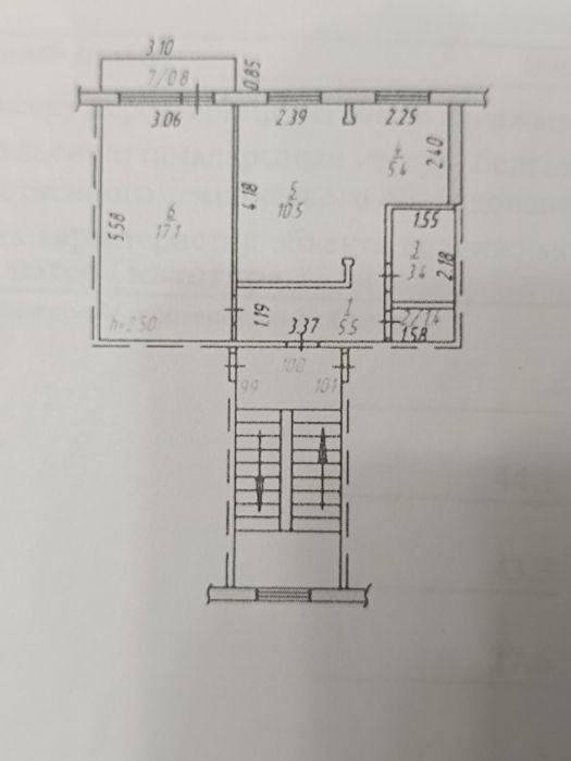 Двухкомнатная на 7 мкр, у "Экрана"