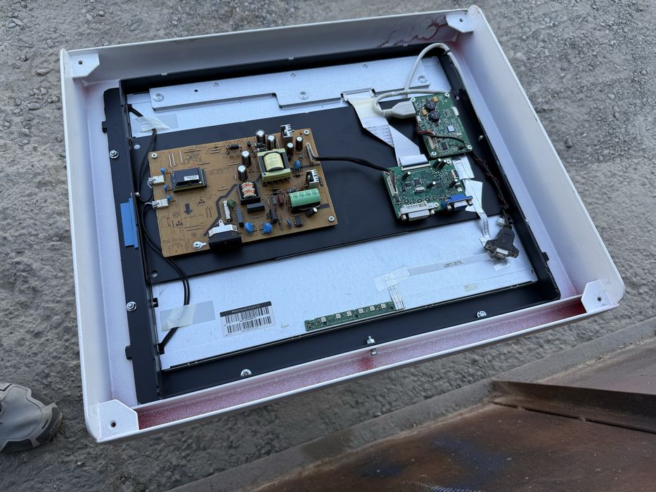 * сенсорный монитор 19 дюйм встраиваемый в отличном состоянии