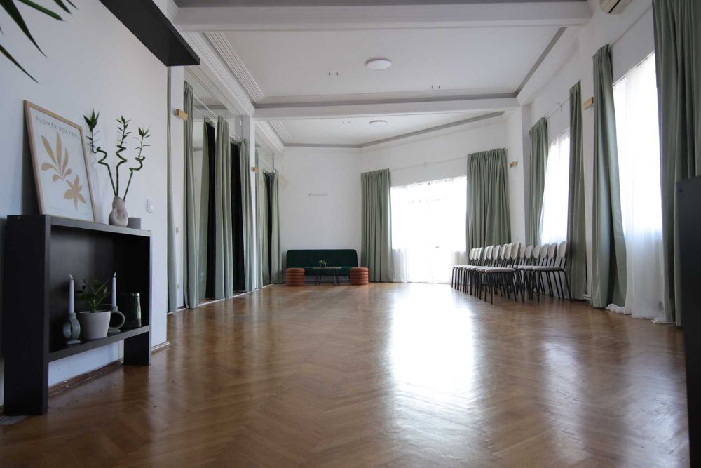 Spațiu disponibil pentru activități artistice, cursuri sau workshopuri