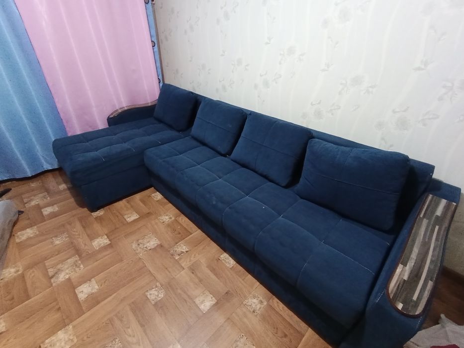 Диван б/у  угловой с ящиками.