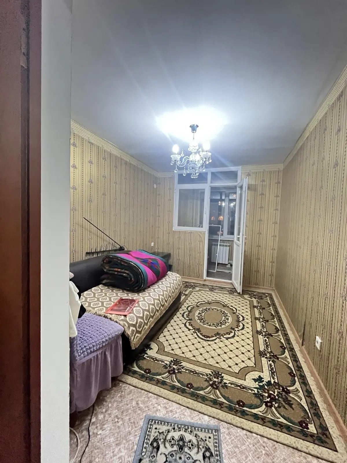 Нурсат 2 комн на 2 этаже продаётся,