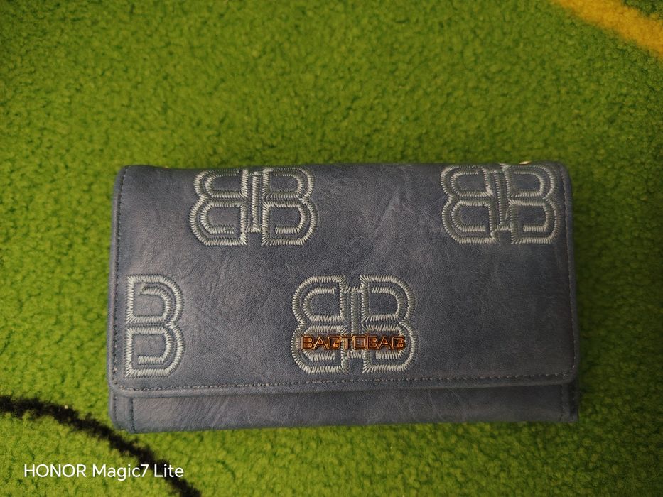 Vând Portofel dama nou