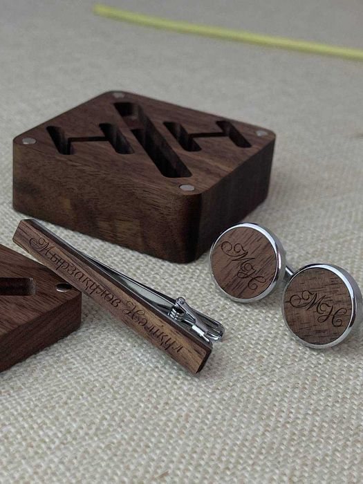 Именной набор для мужчин: запонки, зажим и коробка из дерева