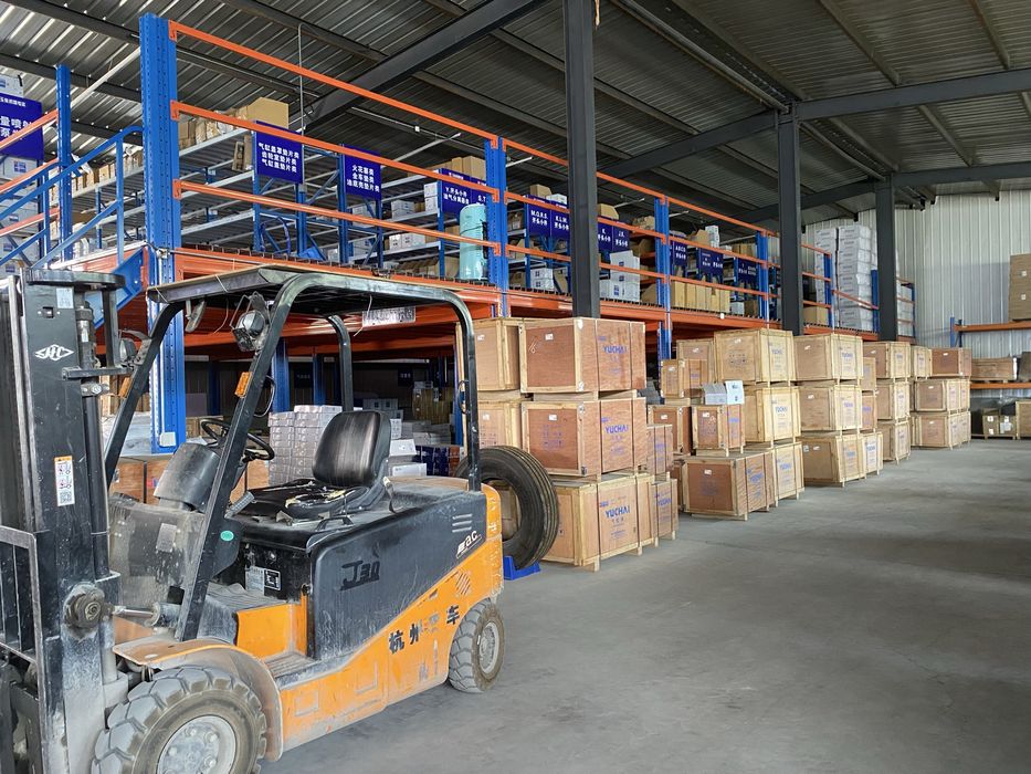 Запчасти погрузчик экскаватор каток грейдер