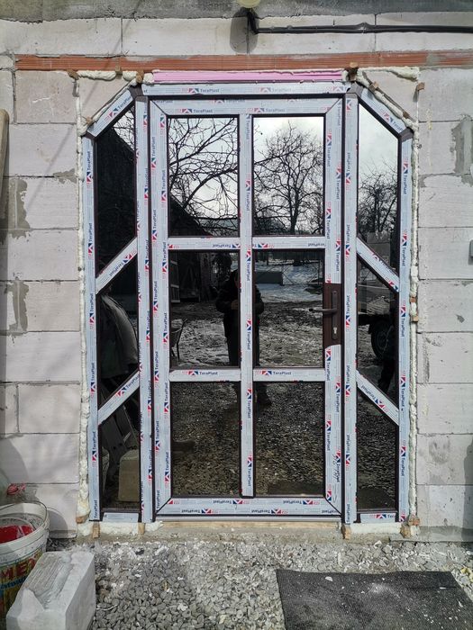 UȘI și Ferestre, Firmă, preț producator