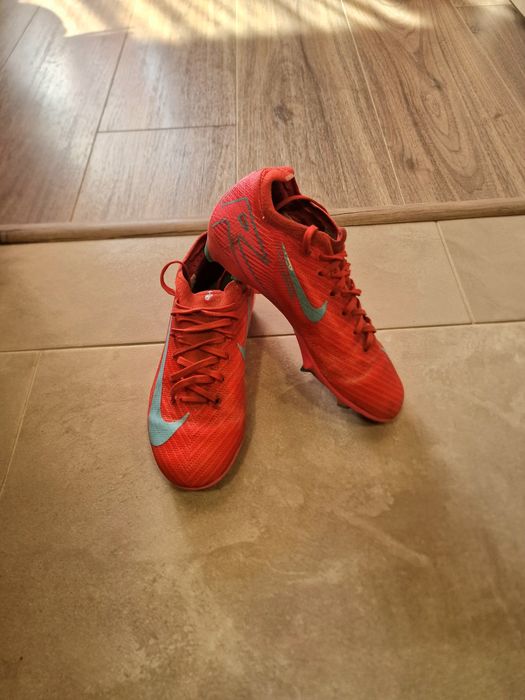 Детски футболни  бутонки Nike- 32 номер