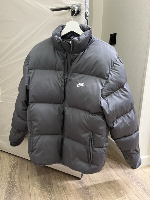 Продам новую куртку оригинал Nike
