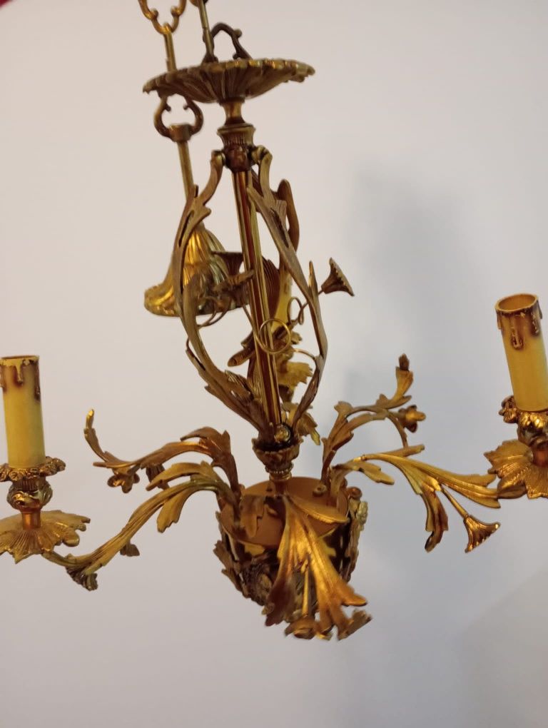 Spectaculos candelabru antic din bronz Dore in stilul Rococo cu 3 braț