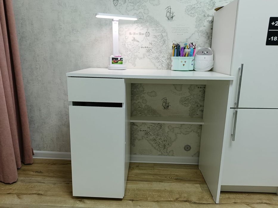 Стол письменный для школьников