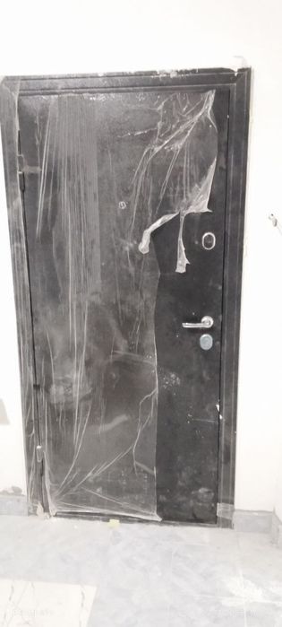 Eshik sotiladi srochno podezd eshigi yangi