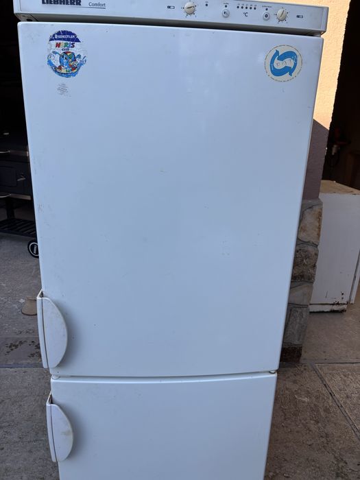 Продавам хладилник либхер