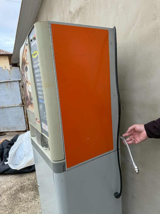 Продавам кафе машина