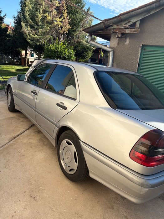 Mercedes-Benz C220