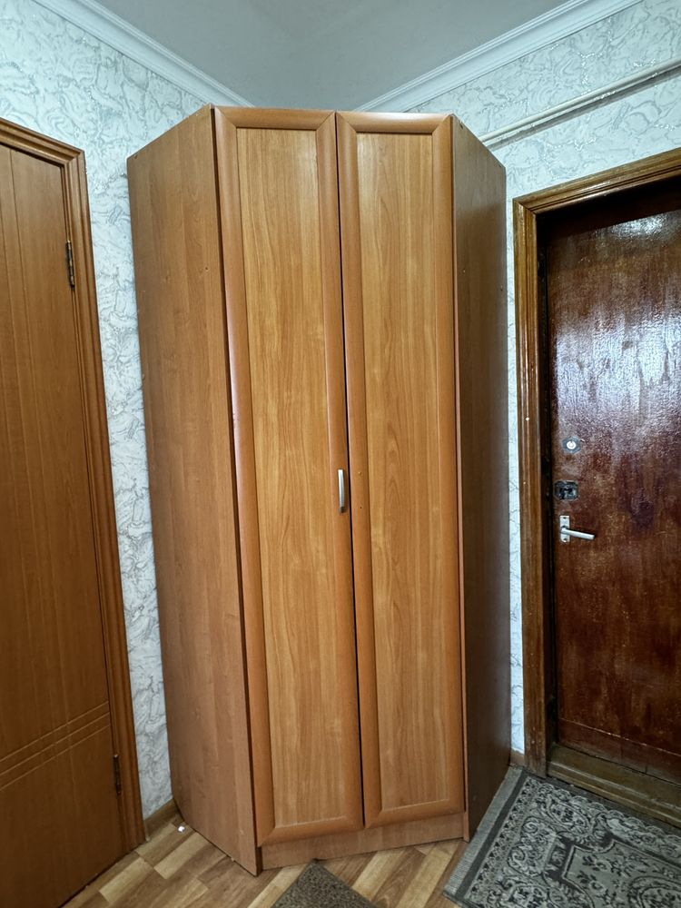 СРОЧНО! продам угловой шкаф