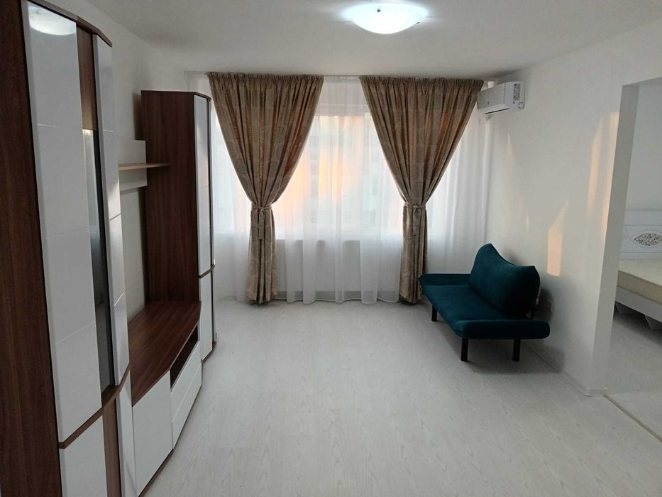 Proprietar închiriez apartament cu 2 camere ~ bloc P ~ în Centru