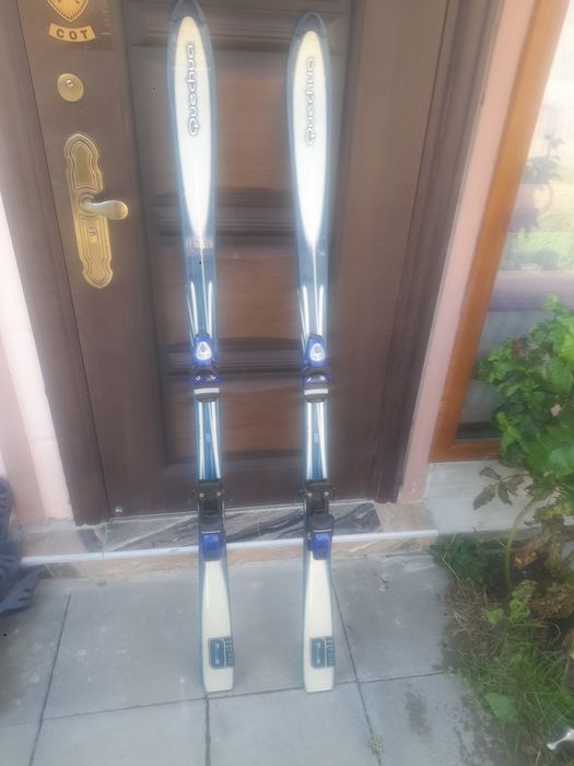 Продавам ски QUECHUA  в отлично състояние.