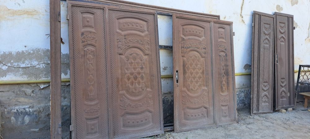 Темир дарвоза сотилоди