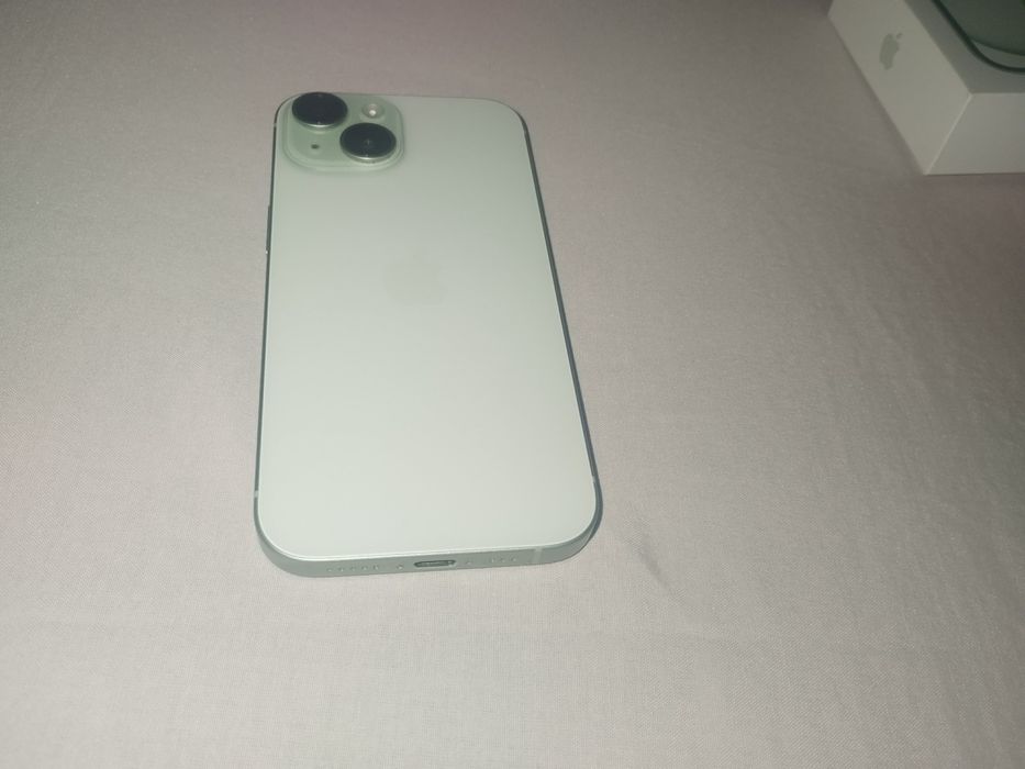 Продавам IPHONE 15 128GB