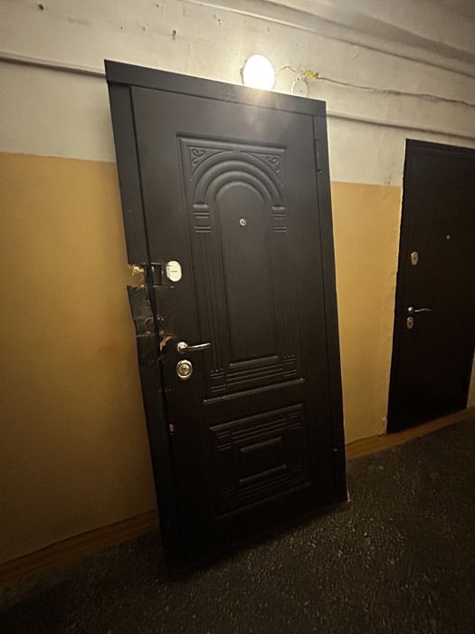 Отдам дверь даром