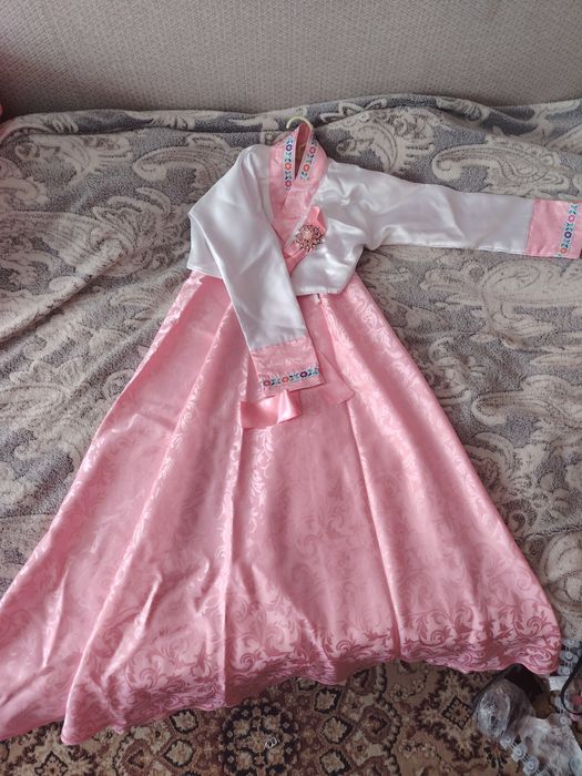 Корейский костюм  на девочку 8-9 лет
Б/у
Костюм в отличном состоянии
Ц