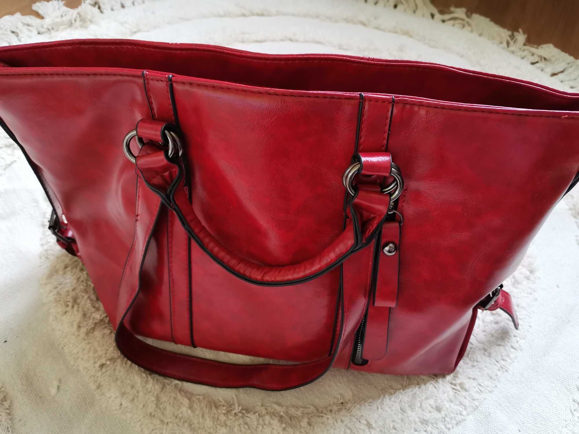 Червена чанта за офиса или ежедневието от естествена кожа