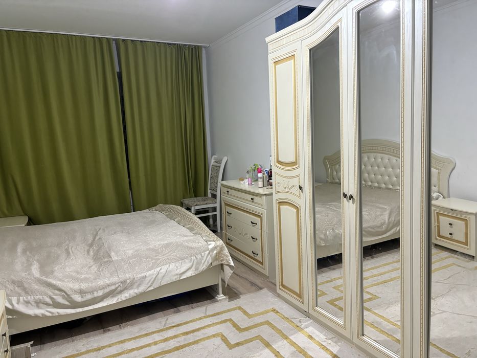 Продам спальный гарнитур в комплекте