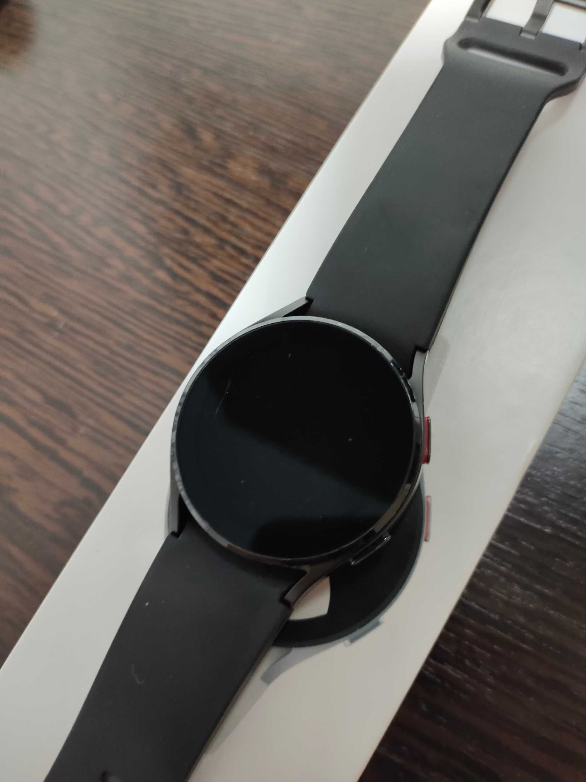 Смарт часы Samsung Galaxy Watch 4 (40 mm, Черные)