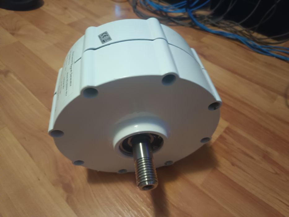 Generator de curent cu magneți neodim