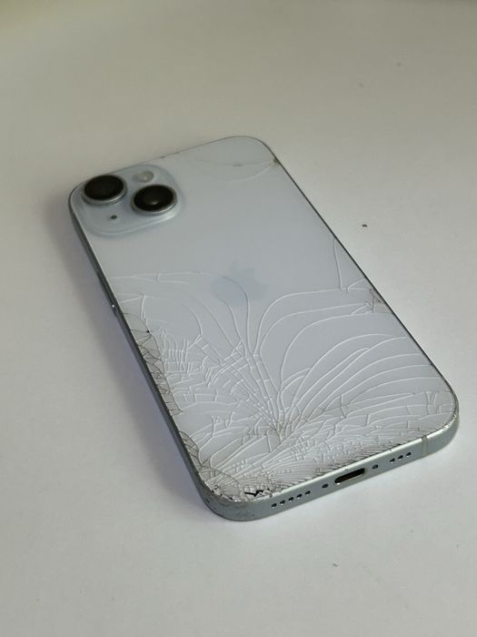 Iphone 15 blue.