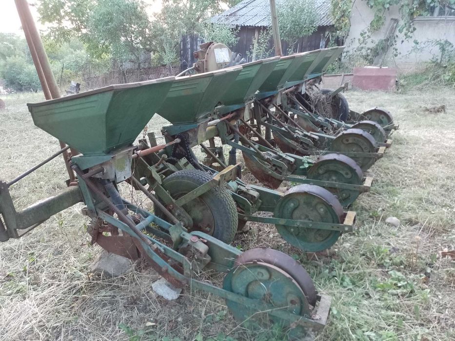 Semanatoare porumb , paioase , disc , plug tractor