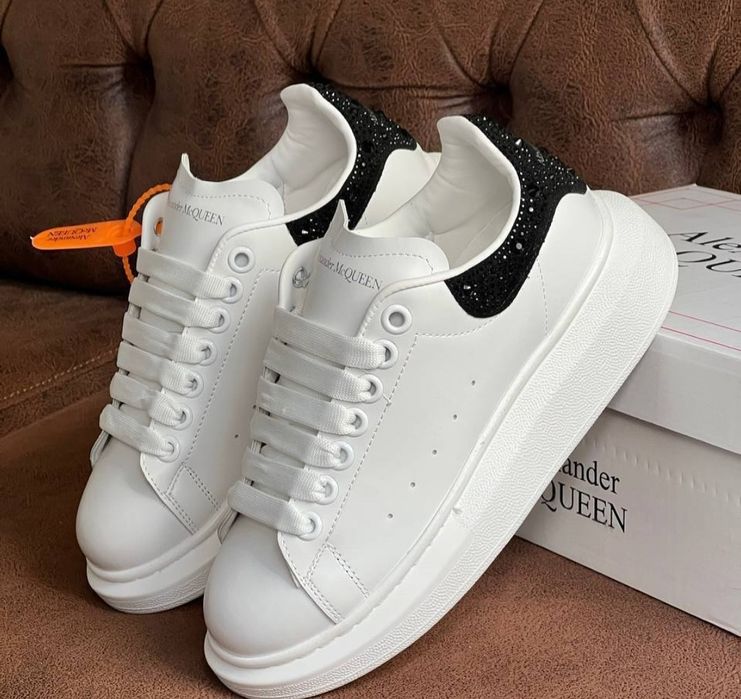 Нови обувки Alexander McQueen