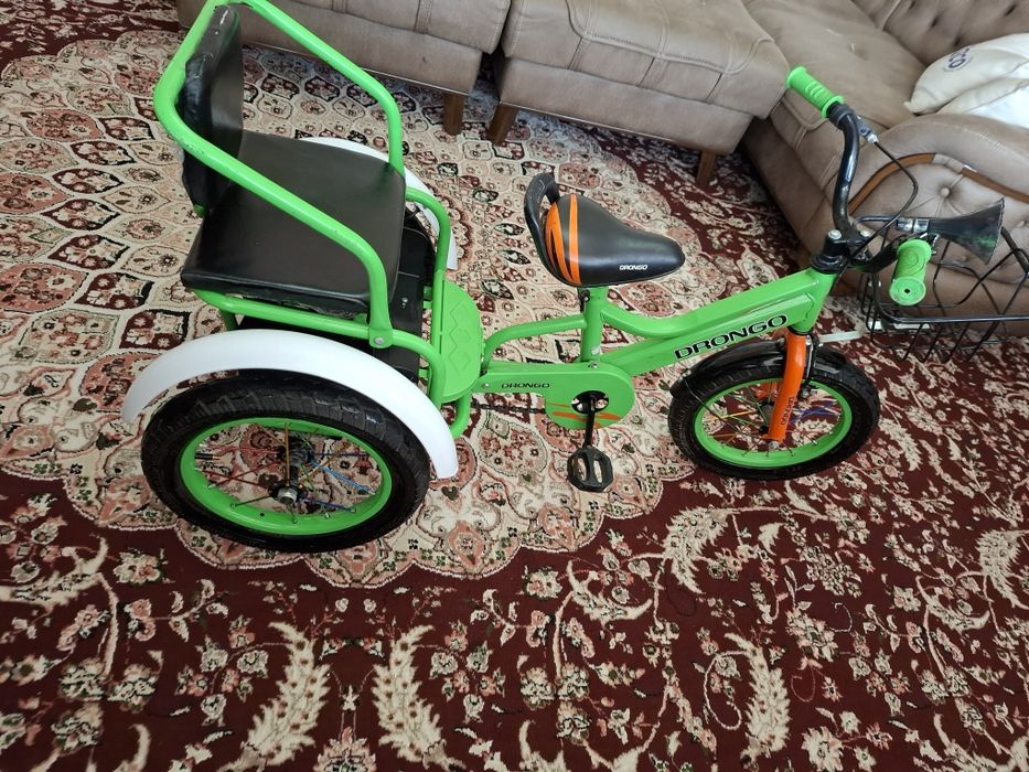 Velisoped 3 gildirakli. Yangidek holatda