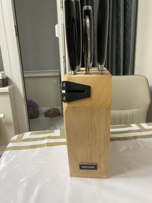 Продам набор ножей с подставкой