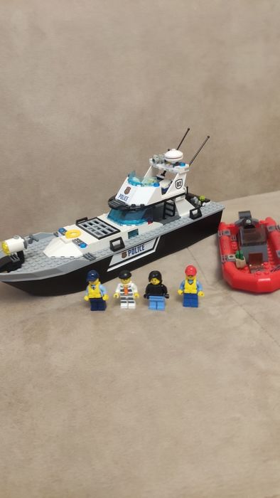 LEGO City 60129 - Полицейска патрулна моторница